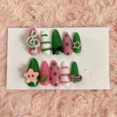 現品 ネイルチップ ハンドメイド ピンク グリーン ボタン ドットのサムネイル