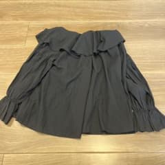 オフショルダー フリル ノースリーブシャツ Mのサムネイル