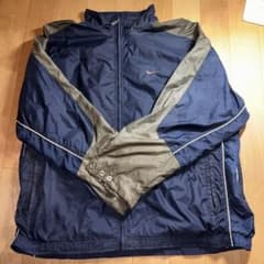 NIKE ナイロンジャケット ネイビー 刺繍ロゴのサムネイル
