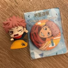 虎杖悠仁 フィギュアと缶バッジ セット - メルカリ