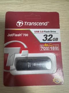 Transcend JetFlash 700 32GB USBメモリのサムネイル