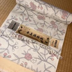 新品 未使用 本真綿結城紬 反物 桜柄 生成り色のサムネイル