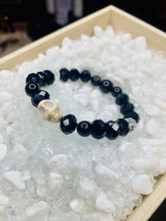 黒いビーズ スカルモチーフ ブレスレットのサムネイル