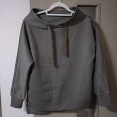 AndCouture　カーキ　トレーナーのサムネイル
