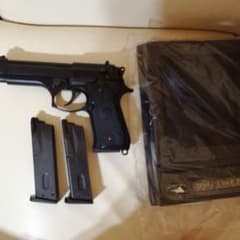 M92Fとマガジン2個、プロターゲットのサムネイル