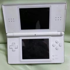 Nintendo DS Lite 激安のサムネイル