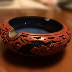 中国骨董 堆朱 灰皿 彫刻模様の赤青漆器 - メルカリ