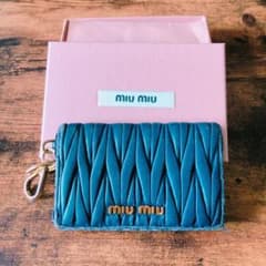 miumiu ミュウミュウ カードケースのサムネイル