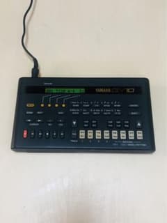 YAMAHA QY10 シーケンサー 動作良好品のサムネイル