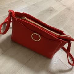 赤のショルダーバック美品値下げのサムネイル