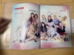 TWICE WORLD TOUR 2019 LIGHTS パンフレットのサムネイル
