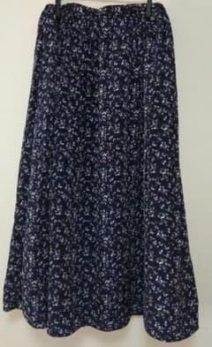 新品未使用　花柄ロングスカート M