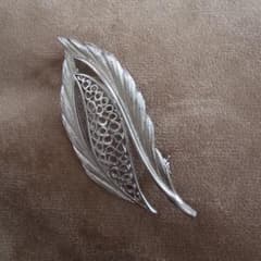シルバー羽根デザインブローチ