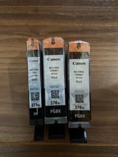 Canon BCI-371XLのPGBKが2個、BKが1個のサムネイル