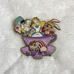 レア】カリフォルニアディズニー ピンバッジ アリス 海外 - メルカリ