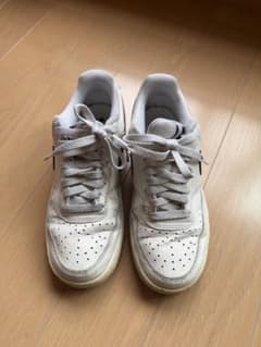 Nike ホワイト スニーカーのサムネイル