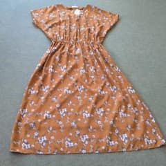 花柄 ロングワンピース フレンチスリーブ　キャメル色　新品のサムネイル