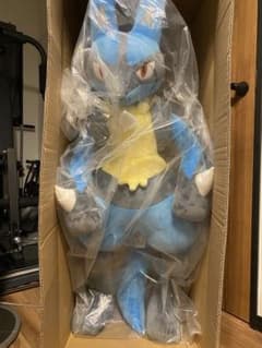 【新品】ぬいぐるみ等身大ルカリオ【ポケモン】のサムネイル