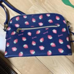 いちご柄ショルダーバッグ ネイビーのサムネイル