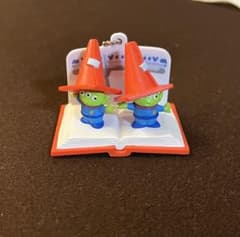 東京ディズニーリゾート エイリアン キーチェーン カプセルトイのサムネイル