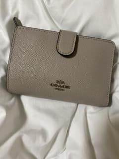 coach二つ折り財布のサムネイル