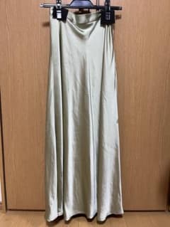 BEAMS サテンロングスカートのサムネイル