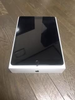 美品 iPad 第7世代 2019のサムネイル