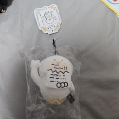 Chiikawa, a bird mascot that seems to be quite attached to people.