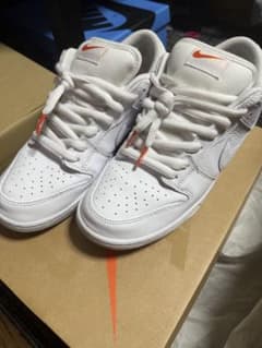 NIKE SB DUNK LOW TRIPLE WHITEのサムネイル