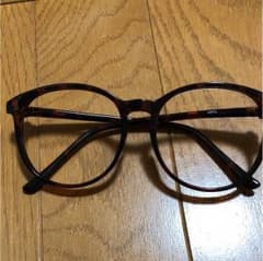 伊達メガネのサムネイル