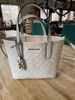 MICHAEL KORS ミニショルダーバッグ ホワイト MKロゴ - メルカリ