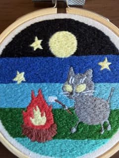 刺繍　暗闇で目が光るキャンプ猫のサムネイル