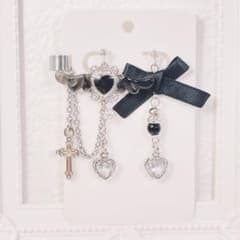 [417] Mass-produced devil's wing and silver heart earrings and ear cuffs