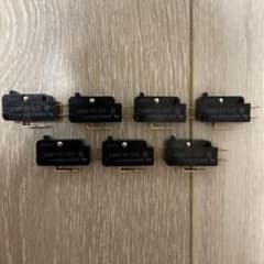 マイクロスイッチ　D2MV-01-1C3　7個セット　オムロンのサムネイル