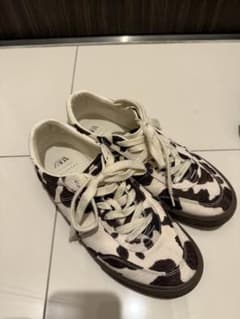 ZARA 牛柄 スニーカー EUR 39 24.5cmのサムネイル
