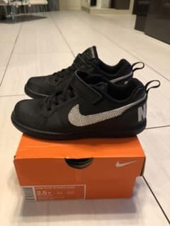 ナイキ NIKE 子供 キッズ ジュニア ローカット スニーカー　美品のサムネイル