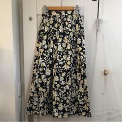 gu ジーユー 花柄 マキシ ロング丈 スカート sizeSのサムネイル