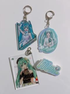 初音ミク アクリルキーホルダー バッジ 4個セット - メルカリ