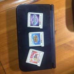 new任天堂3dsLLとカセット3つのサムネイル