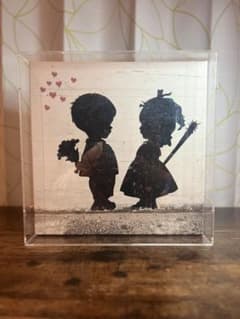 少女と少年 ハートモチーフ 現代アート 額装のサムネイル