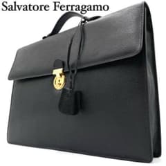 【極美品✨】フェラガモ ビジネスバッグ ブリーフケース 馬柄 金具 ブラック 極美品✨】フェラガモ ビジネスバッグ ブリーフケース 馬柄 金具