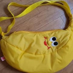 バナナの形のバック(^^)のサムネイル