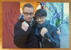 小島秀夫監督とニコラス・ウィンディング・レフン　　直筆サイン入り写真のサムネイル