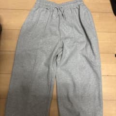 い*い様 グレー スウェットパンツのサムネイル