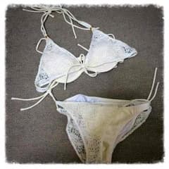 白 ビキニのサムネイル