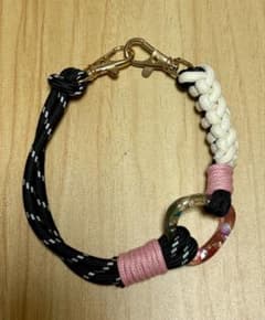ハンドメイド スマホストラップ パラコード レジン 幾何学パーツ 黒 白 ピンクのサムネイル