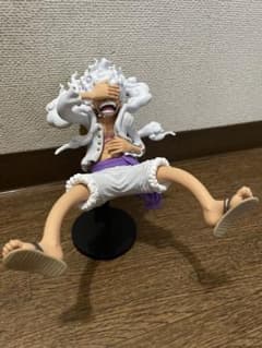 ワンピース ニカルフィ フィギュア 麦わら帽子付きのサムネイル