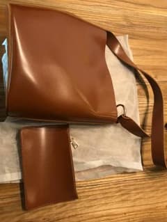 皮製女性バックのサムネイル