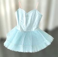 バレエ クラシックチュチュ2着 水色シルバーレース巾広 袖、冠付 訳