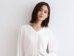 INDIVI　白　Vネックブラウスのサムネイル